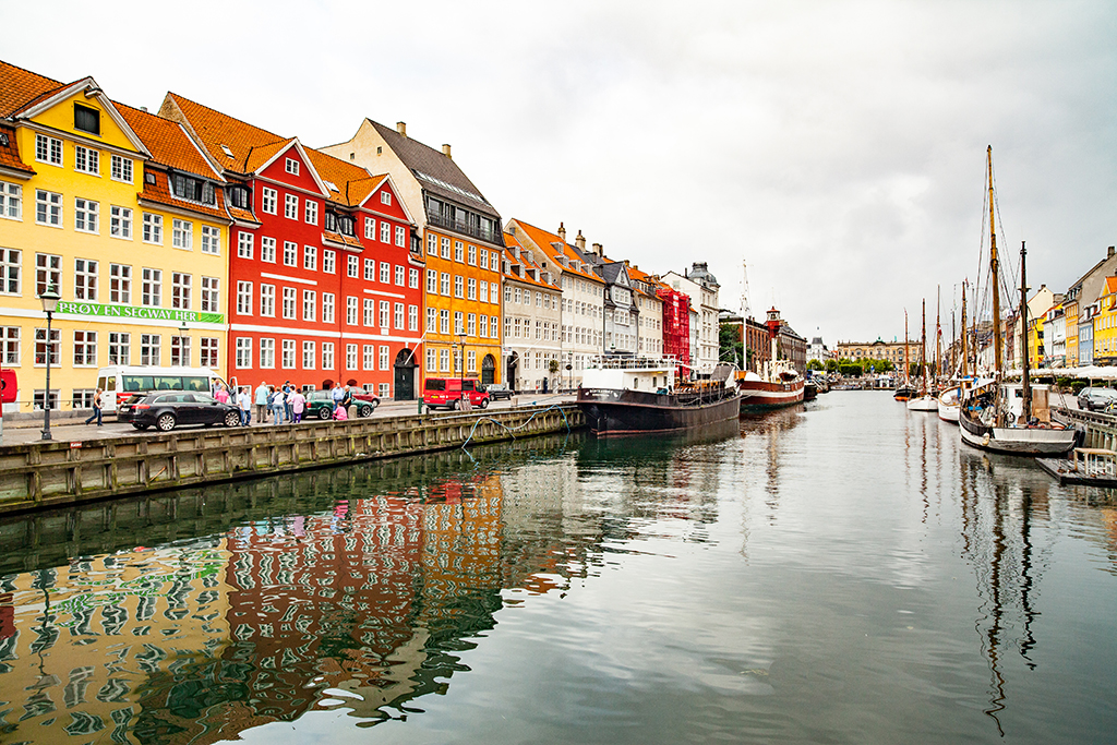 ../../_images/copenhagen-nyhavn.jpg