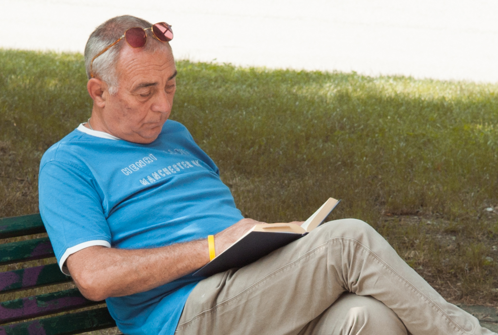 ../_images/man-reading-in-park1.jpg