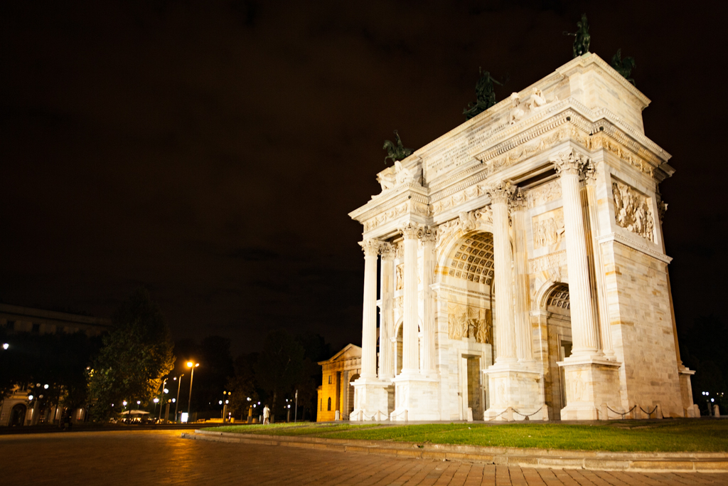 ../_images/milan-peace-arch.jpg