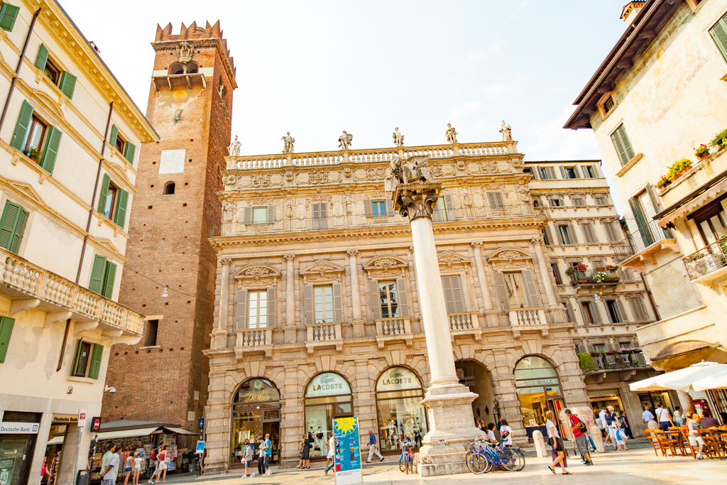 ../../_images/palazzo-maffei-verona-italy.jpg