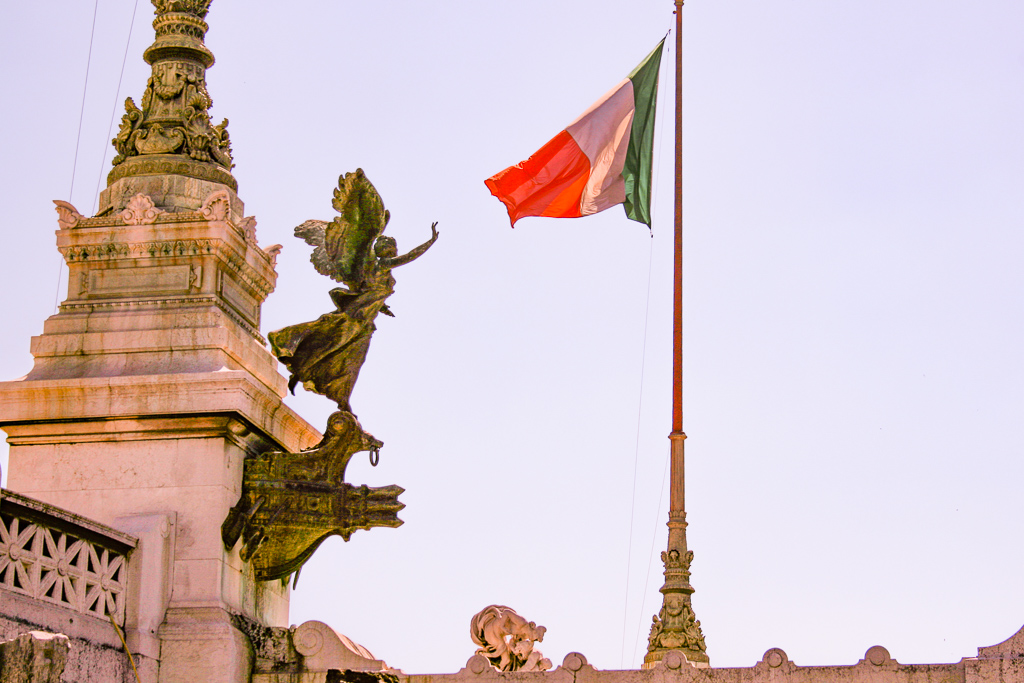 _images/russelljtdyer-italian-flag-rome-20070520-rangefinders.jpg